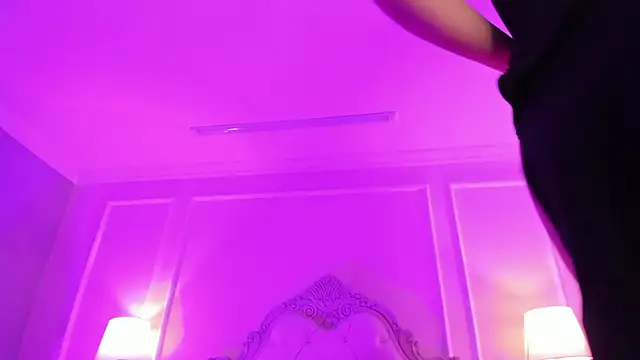 Snapshot of LucianaCarter chatting on 10.16.25 LucianaCarter online show from 10.16.25