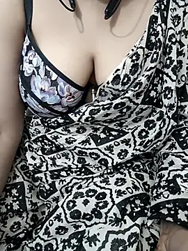 Sexybomb33 online show from 02.24.25