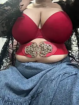 Sexybomb33 online show from 02.17.26