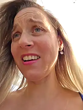 Snapshot of SkyelarSommer chatting on 12.05.24 SkyelarSommer online show from 12.05.24