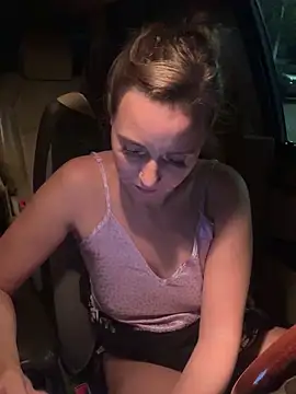 Snapshot of SkyelarSommer chatting on 12.08.24 SkyelarSommer online show from 12.08.24