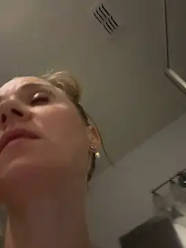 Snapshot of SkyelarSommer chatting on 12.11.24 SkyelarSommer online show from 12.11.24