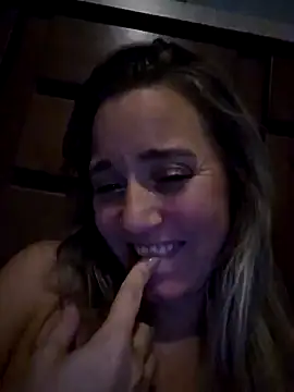 Snapshot of SkyelarSommer chatting on 12.11.24 SkyelarSommer online show from 12.11.24