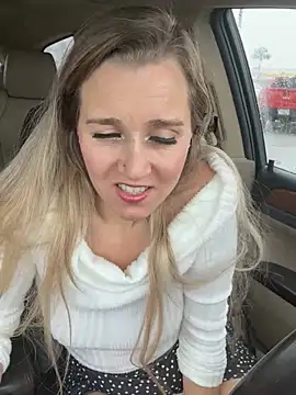 Snapshot of SkyelarSommer chatting on 01.23.25 SkyelarSommer online show from 01.23.25