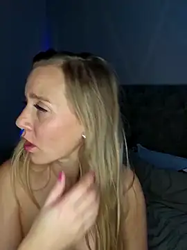 Snapshot of SkyelarSommer chatting on 01.28.25 SkyelarSommer online show from 01.28.25