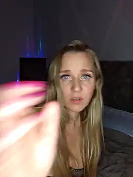 Snapshot of SkyelarSommer chatting on 01.28.25 SkyelarSommer online show from 01.28.25