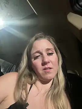 Snapshot of SkyelarSommer chatting on 02.04.25 SkyelarSommer online show from 02.04.25