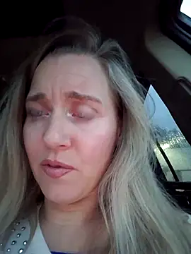 Snapshot of SkyelarSommer chatting on 02.19.25 SkyelarSommer online show from 02.19.25