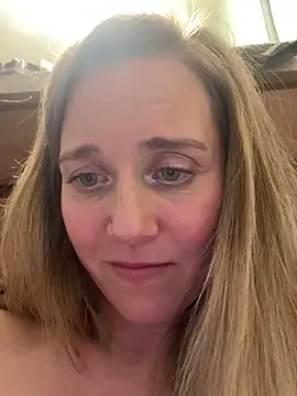 Snapshot of SkyelarSommer chatting on 03.03.25 SkyelarSommer online show from 03.03.25