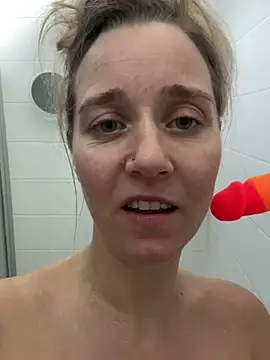 Snapshot of SkyelarSommer chatting on 03.04.25 SkyelarSommer online show from 03.04.25