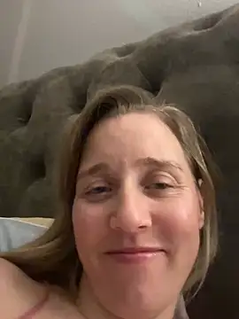 Snapshot of SkyelarSommer chatting on 03.05.25 SkyelarSommer online show from 03.05.25