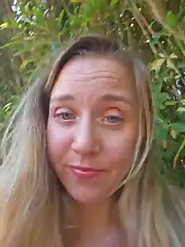 Snapshot of SkyelarSommer chatting on 03.19.25 SkyelarSommer online show from 03.19.25