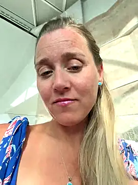 Snapshot of SkyelarSommer chatting on 09.12.25 SkyelarSommer online show from 09.12.25