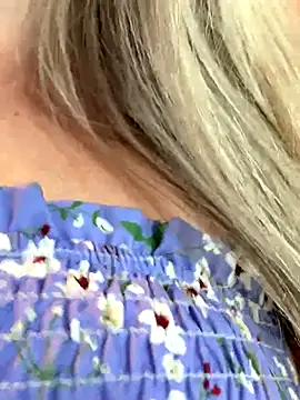 Snapshot of SkyelarSommer chatting on 09.13.25 SkyelarSommer online show from 09.13.25