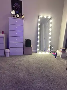 Snapshot of DominiqueX0 chatting on 03.18.25 DominiqueX0 online show from 03.18.25