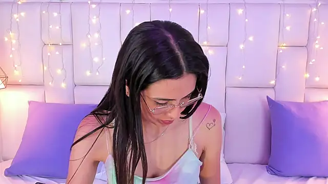 Snapshot of SarahSophia_ chatting on 01.15.25 SarahSophia online show from 01.15.25