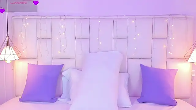 Snapshot of SarahSophia_ chatting on 01.17.25 SarahSophia online show from 01.17.25