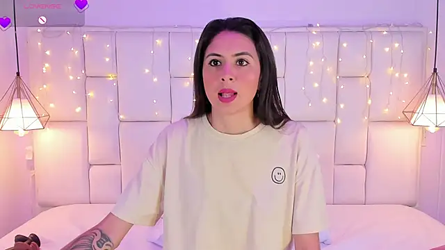 Snapshot of SarahSophia_ chatting on 01.30.25 SarahSophia online show from 01.30.25