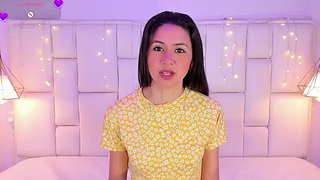 Snapshot of SarahSophia_ chatting on 02.01.25 SarahSophia online show from 02.01.25