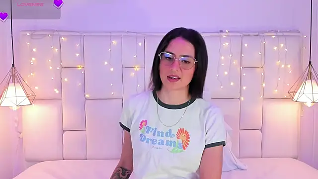 Snapshot of SarahSophia_ chatting on 02.03.25 SarahSophia online show from 02.03.25