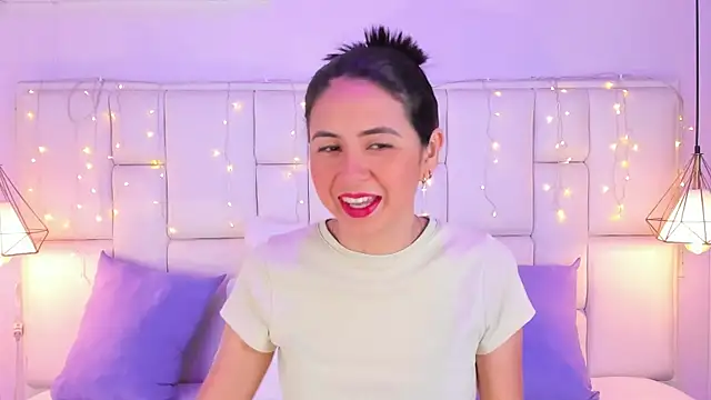 Snapshot of SarahSophia_ chatting on 02.12.25 SarahSophia online show from 02.12.25