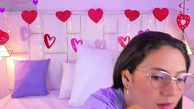 Snapshot of SarahSophia_ chatting on 02.18.25 SarahSophia online show from 02.18.25