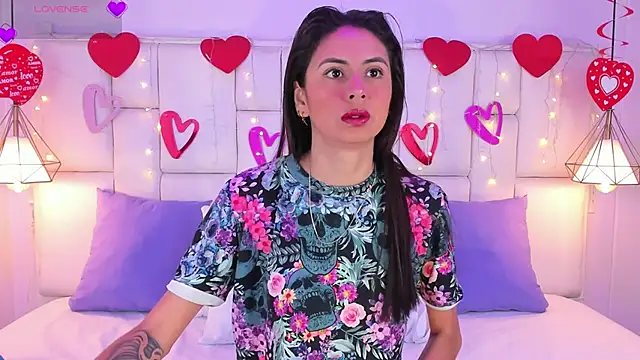 Snapshot of SarahSophia_ chatting on 02.19.25 SarahSophia online show from 02.19.25