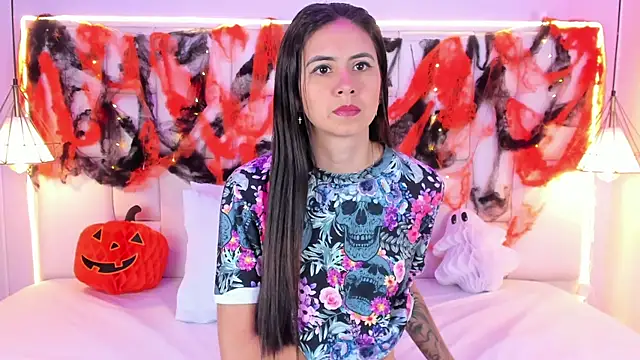 Snapshot of SarahSophia_ chatting on 10.10.25 SarahSophia online show from 10.10.25