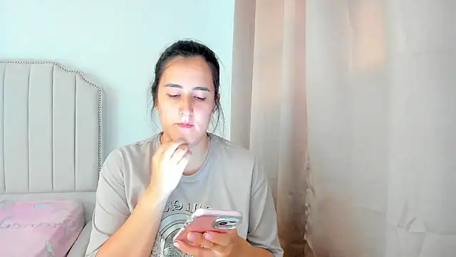 Snapshot of Hanna86 chatting on 09.18.25 Hanna86 online show from 09.18.25