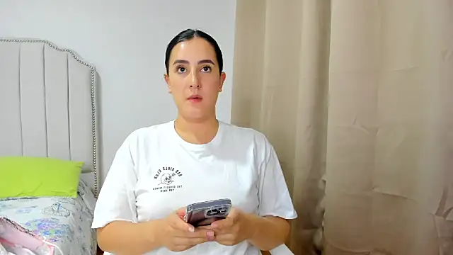 Snapshot of Hanna86 chatting on 10.30.25 Hanna86 online show from 10.30.25