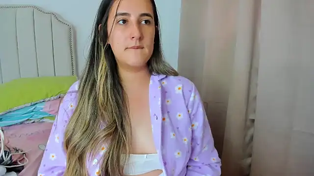 Snapshot of Hanna86 chatting on 10.31.25 Hanna86 online show from 10.31.25