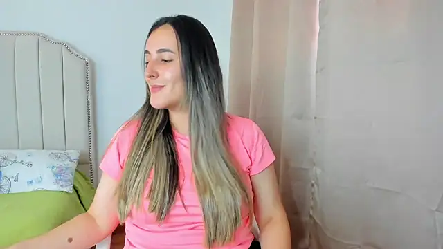 Snapshot of Hanna86 chatting on 11.12.25 Hanna86 online show from 11.12.25