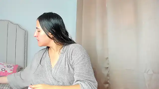 Snapshot of Hanna86 chatting on 11.20.25 Hanna86 online show from 11.20.25