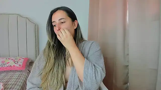 Snapshot of Hanna86 chatting on 11.21.25 Hanna86 online show from 11.21.25