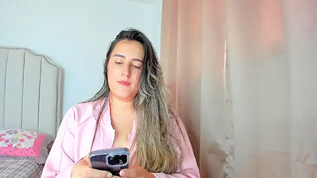 Snapshot of Hanna86 chatting on 11.24.25 Hanna86 online show from 11.24.25