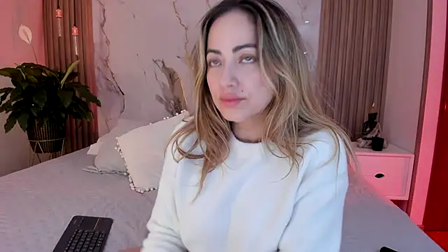 Snapshot of dara__ chatting on 01.12.26 dara online show from 01.12.26