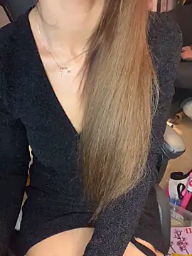 Snapshot of LaPetitechienne1 chatting on 02.24.25 LaPetitechienne1 online show from 02.24.25