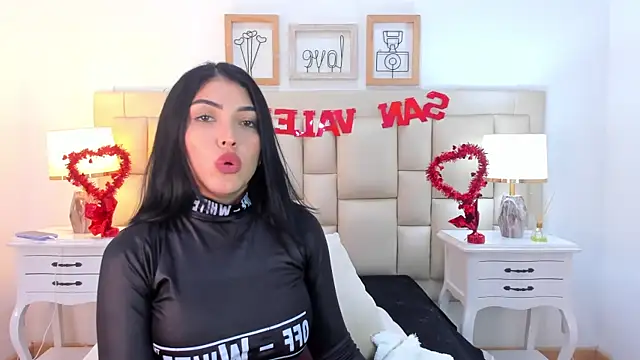 Snapshot of _brenda_becker chatting on 02.13.25 brenda becker online show from 02.13.25