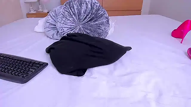 Your Girl69XXX online show from 07.13.26