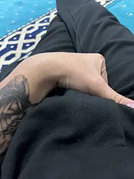 Snapshot of Aden_P2 chatting on 11.27.25 Aden P2 online show from 11.27.25