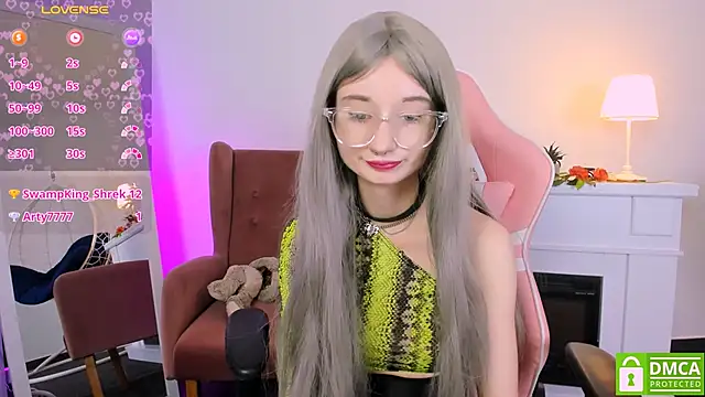 Snapshot of Katia_Kim chatting on 02.13.25 Katia Kim online show from 02.13.25