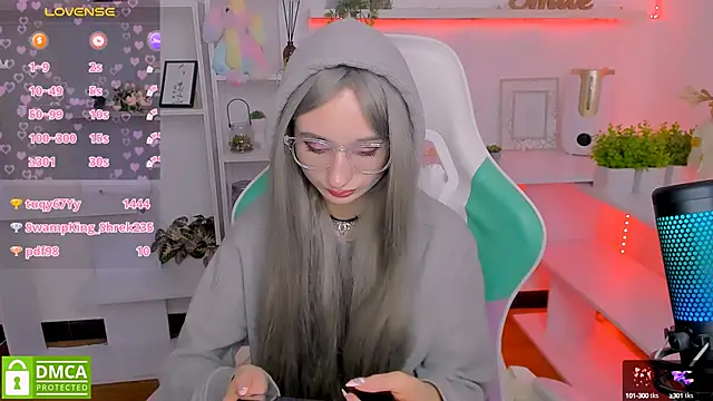 Snapshot of Katia_Kim chatting on 02.15.25 Katia Kim online show from 02.15.25