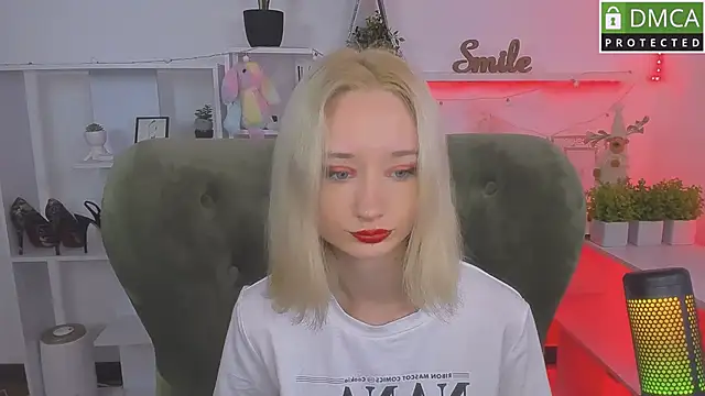 Snapshot of Katia_Kim chatting on 10.10.25 Katia Kim online show from 10.10.25