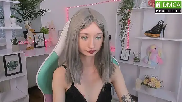 Snapshot of Katia_Kim chatting on 10.20.25 Katia Kim online show from 10.20.25