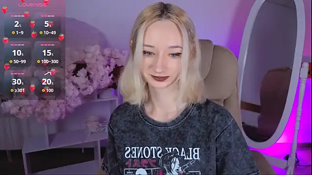 Snapshot of Katia_Kim chatting on 11.10.25 Katia Kim online show from 11.10.25