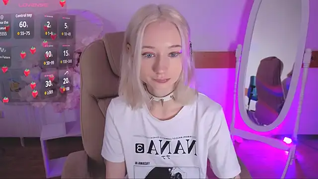 Snapshot of Katia_Kim chatting on 11.14.25 Katia Kim online show from 11.14.25