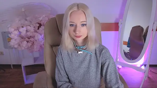 Snapshot of Katia_Kim chatting on 11.15.25 Katia Kim online show from 11.15.25