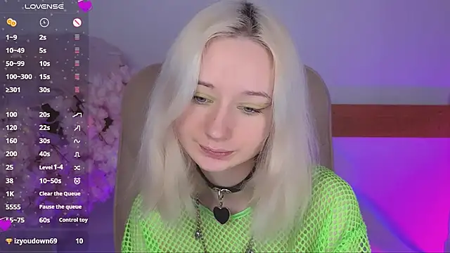 Snapshot of Katia_Kim chatting on 12.14.25 Katia Kim online show from 12.14.25