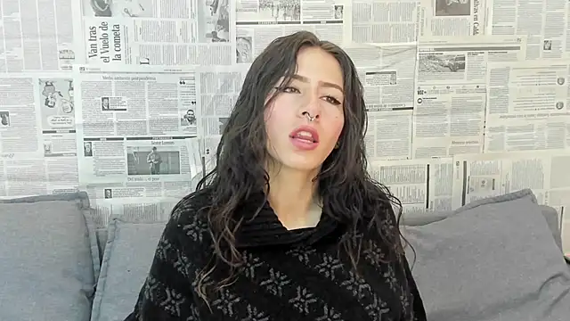 Snapshot of Mhelanny2 chatting on 12.22.24 Mhelanny2 online show from 12.22.24