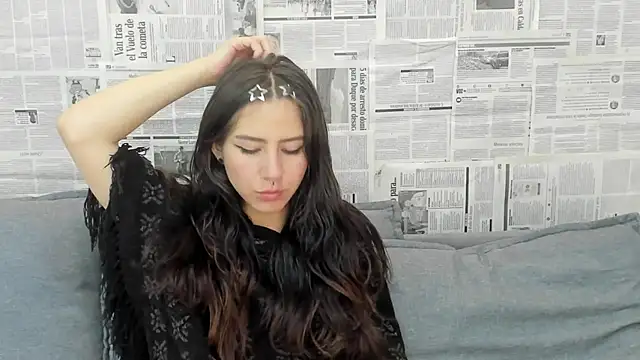 Snapshot of Mhelanny2 chatting on 12.22.24 Mhelanny2 online show from 12.22.24